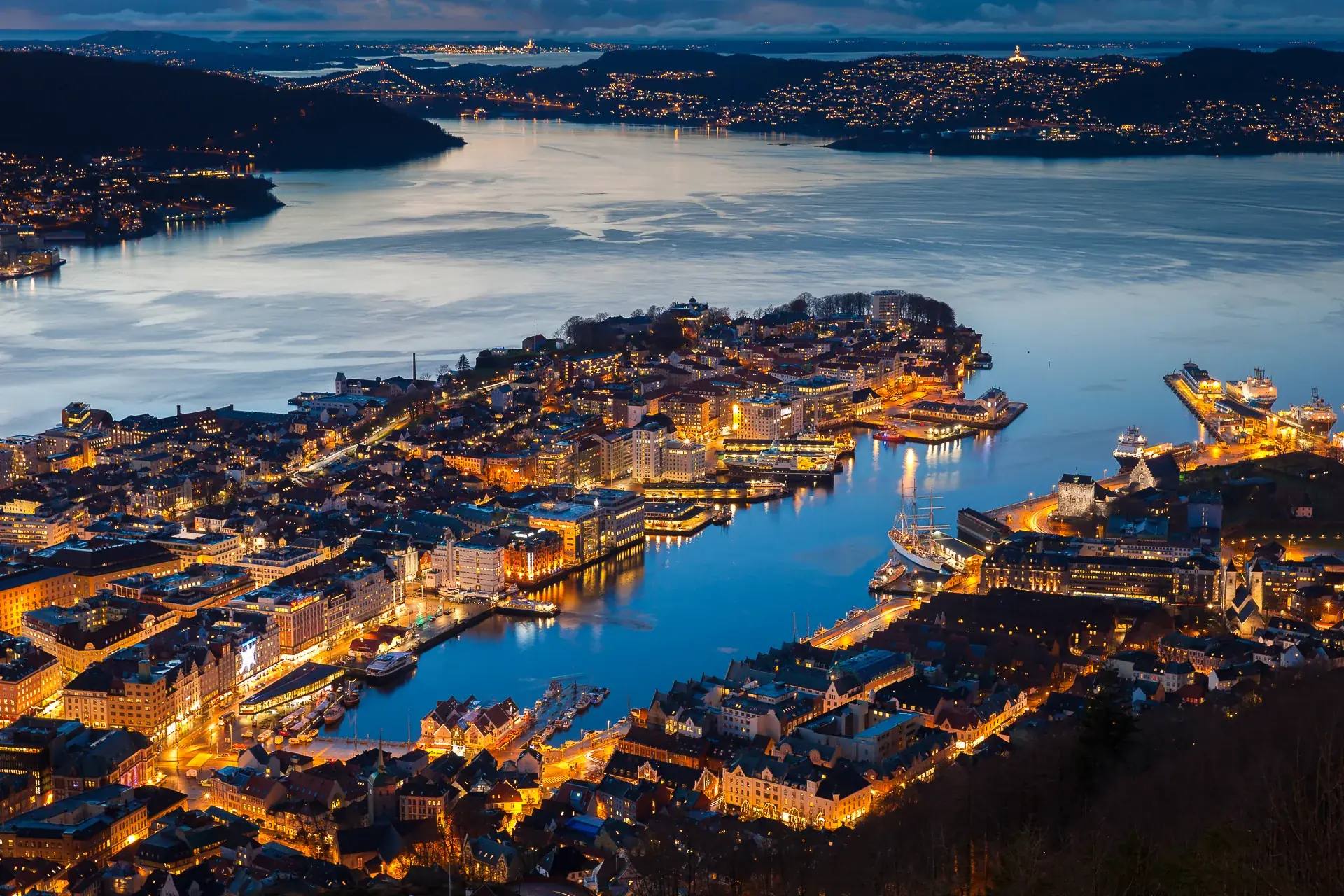 Bergen at night, seen from Fløyen